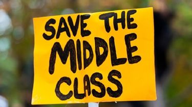 Terjepit di Antara MBR dan Kelas Atas, Saatnya MBT Diperhatikan Pemerintah