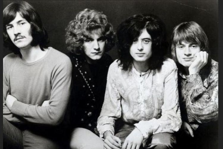 Rumah ini pernah menjadi milik musisi John Paul Jones (paling kanan), pemain bas grup rock legendaris Led Zeppelin.  