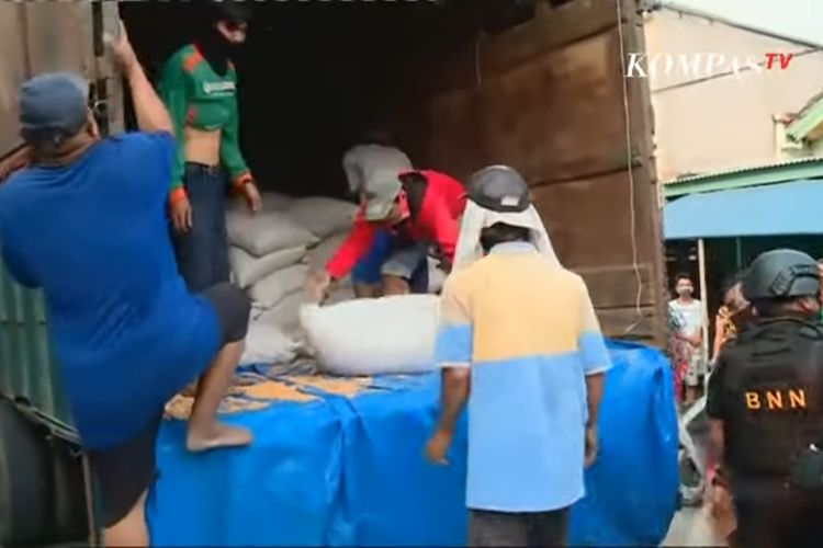 Penggerebekan truk berisi ratusan kilogram narkoba di Cibodas Kota Tangerang, Selasa (28/7/2020)