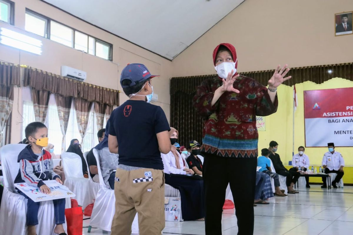 Mensos Risma saat membuka sesi khusus untuk bertemu, menyapa kerja, dan memotivasi anak-anak terdampak Covid-19 di BRSPDM Budi Luhur Banjarbaru Kalimantan Selatan (Kalsel).