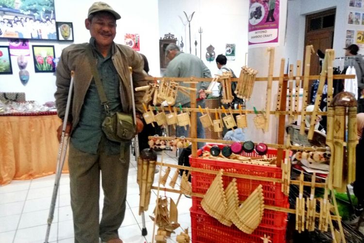 Wiyono saat mengikuti pameran di acara Pasar Yakopan di Bentara Budaya Yogyakarta