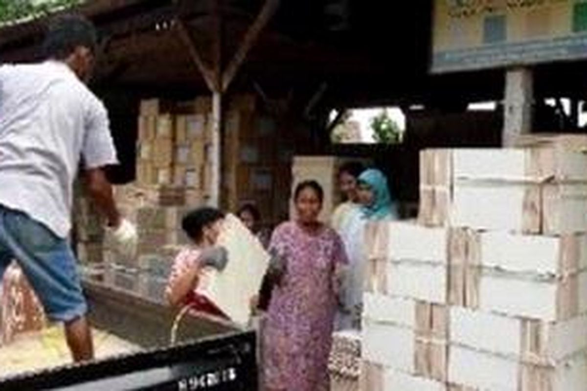 Sentra penjualan ubin keramik ini muncul sejak tahun 1990-an.