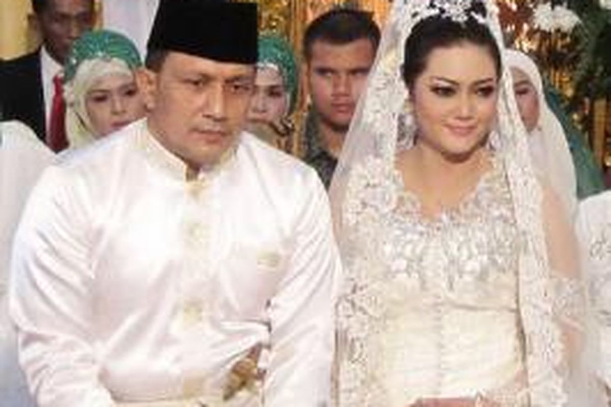 Bella Saphira dan Agus Surya Bakti menjalani akad nikah di Stabat, Langkat, Sumatera Utara, Jumat (30/8/2013).