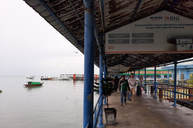 Suasana Pelabuhan SBP Tanjungpinang, Kepulauan Riau. 
