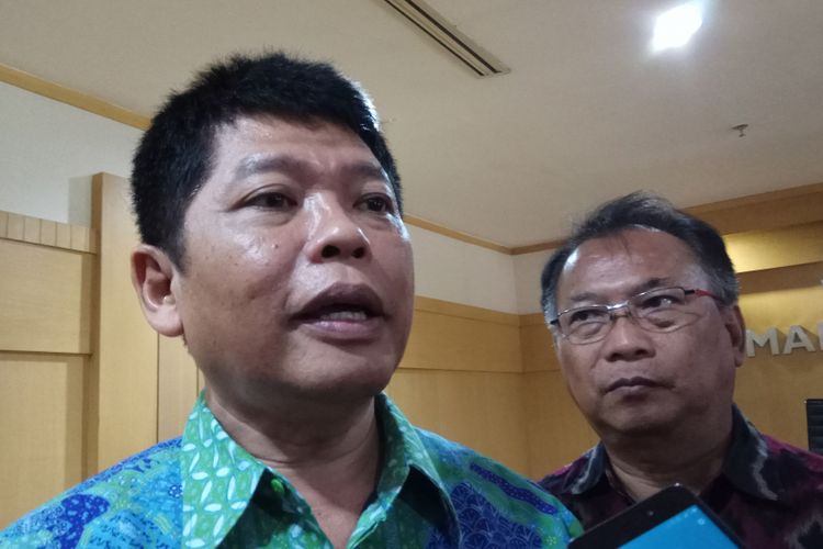 Kepala Biro Hukum dan Hubungan Masyarakat, Mahkamah Agung, Abdullah (tengah) membantah tudingan bahwa sistem pembinaan dan pengawasan MA terhadap hakim dan aparatur pengadilan tidak berjalan baik. Jakarta, Jumat (8/9/2017).