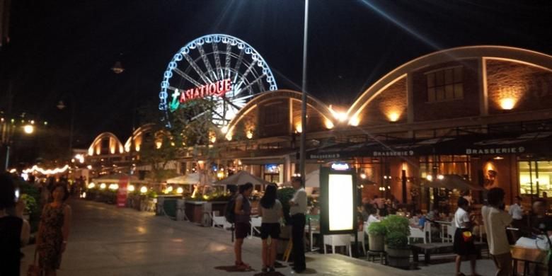 Asiatique The River Front di pinggiran Sungai Chao Praya, Bangkok, Thailand. 