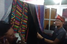 Menparekraf Sandiaga Uno Kunjungi Kampung Tenun di Bima, Beli Kain Motif Renda