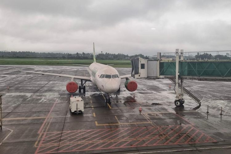 Tampak pesawat City link parkir di apron Bandara Sam Ratulangi, Manado, Selasa (30/4/2024).

