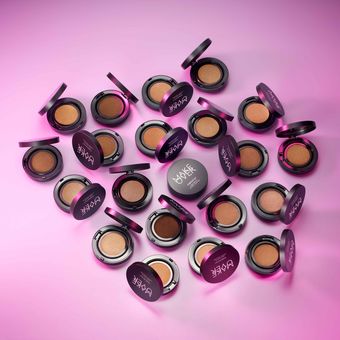 Make Over menyediakan 20 shade berbeda untuk dua jenis cushion terbarunya