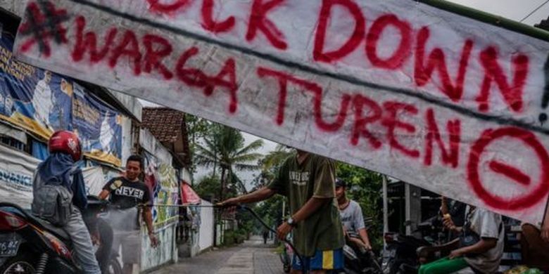 Wabah Virus Corona Warga Sortir Pendatang Dan Karantina Mandiri Untuk Cegah Penyebaran Covid 19 Halaman All Kompas Com Wabah Virus Corona Warga Sortir Pendatang Dan Karantina Mandiri Untuk Cegah Penyebaran Covid 19 Halaman All Kompas Com