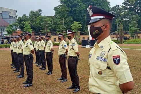 Di Balik (Gonta-ganti) Warna Seragam Satpam