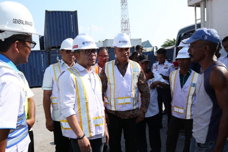 Menteri Ketenagakerjaan M. Hanif Dhakiri melakukan sidak ke PT. Pelindo III Cabang Maumere dan menemukan sejumlah pelanggaran norma ketenagakerjaan, Rabu (10/10/2018).