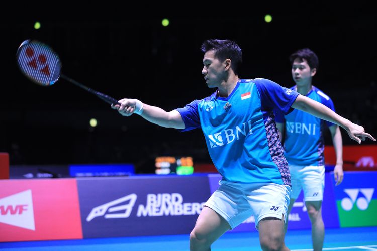 Marcus Fernaldi Gideon dan Kevin Sanjaya saat tampil dalam babak 32 besar Japan Open 2022 di Maruzen Intec Arena Osaka, Jepang, pada Selasa (30/8/2022). Terkini, Marcus/Kevin harus mengakui keunggulan wakil Korea Selatan, Kim Gi Jung/Kim Sa Rang, pada 16 besar Japan Open 2022. Marcus/Kevin kembali mengalami penurunan posisi di ranking BWF. Per Selasa (27/9/2022), Marcus/Kevin berada di peringkat ketiga, turun satu anak tangga dari posisi mereka pekan lalu. Terkini, Marcus/Kevin berhasil menembus perempat final Denmark Open 2022 dan akan melawan sesama wakil Indonesia, Leo Rolly Carnando/Daniel Marthin.