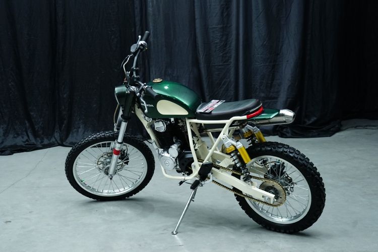 Honda Tiger dengan konsep scrambler tracker garapan Bogel Garage