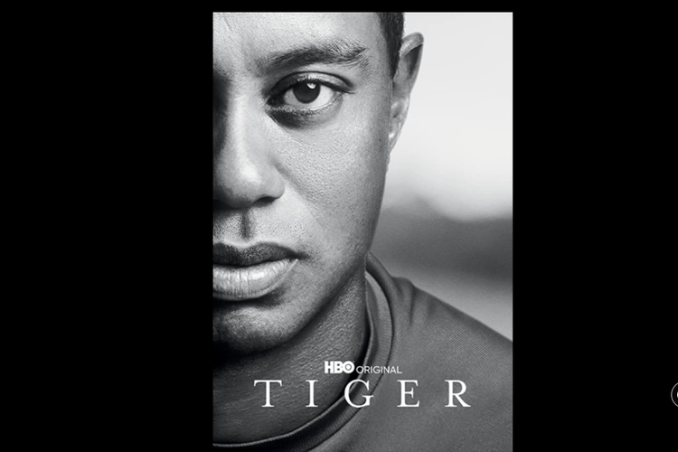 Atlet golf Tiger Woods dalam poster film dokumenter Tiger (2021).