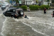 Sejumlah Ruas Jalan di Depok Tergenang Banjir Sore Ini