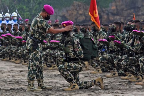Ratusan Prajurit Bintara Remaja Resmi Kenakan Baret Ungu Korps Marinir