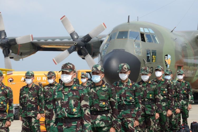 Sebanyak 122 tenaga kesehatan dari perwira siswa prajurit karier TNI khusus tenaga kesehatan tiba di Lanud Adisutjipto, Daerah Istimewa Yogyakarta (DIY), Senin (9/8/2021).