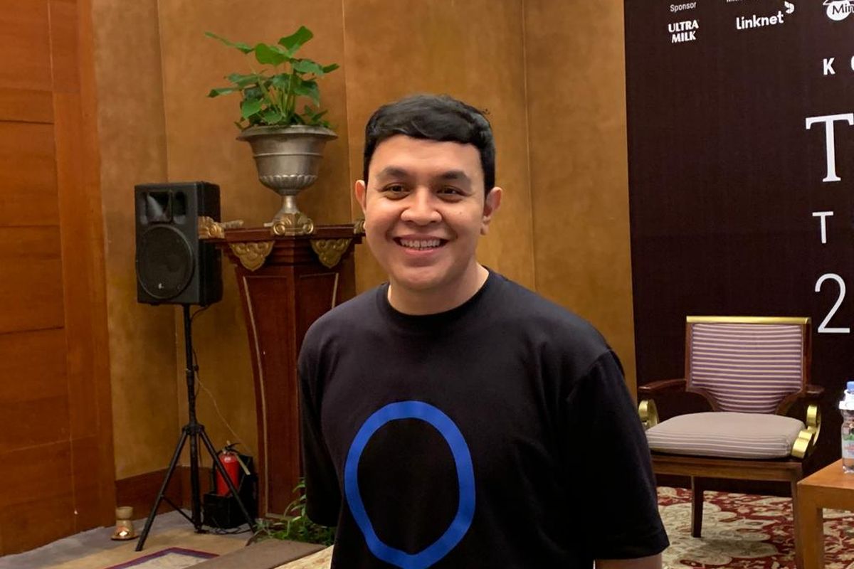 Penyanyi Tulus dalam acara jumpa pers TULUS Tur Manusia 2023 yang digelar di kawasan Kebayoran Baru, Jakarta Selatan, Jumat (27/1/2023). 