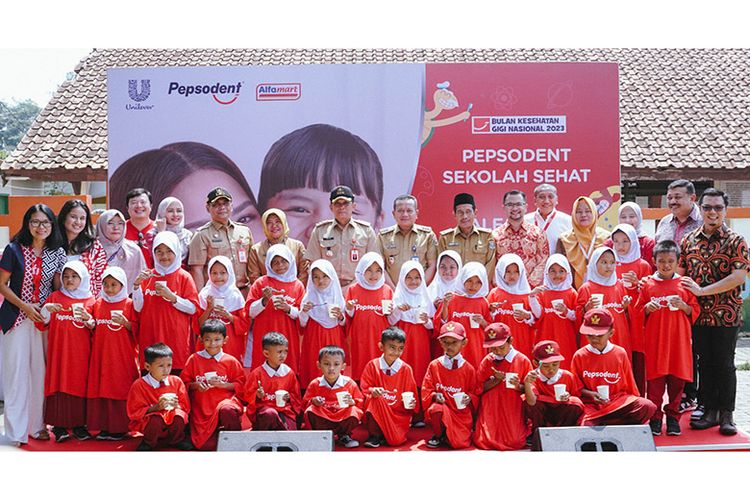 Pepsodent dan Alfamart meluncurkan ''Program Pepsodent Sekolah Sehat Bersama Alfamart'' yang berlangsung di SDN Cijantra I dan III, Kabupaten Tangerang, Banten, Selasa (7/11/2023).