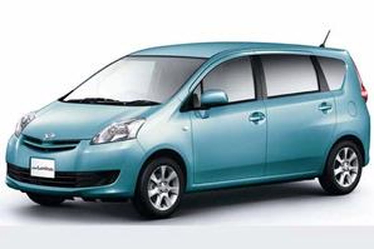 Daihatsu Boon Luminas, 7 penumpang dengan 3 deret jok.