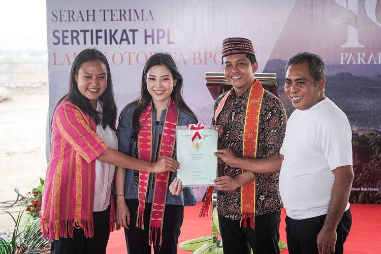 Proses penyerahan sertifikat HPL kawasan Parapuar di Parapuar View Labuan Bajo, Kabupaten Manggarai Barat, Nusa Tenggara Timur (NTT), pada Kamis (15/09/2023).