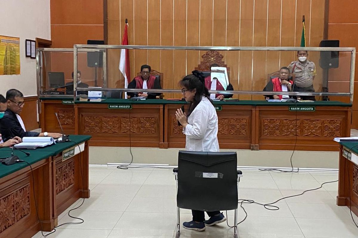 Linda Pujiastuti hadir dalam persidangan dengan agenda pembacaan nota pembelaan atau pleidoi di PN Jakarta Barat, Rabu (5/4/2023). 