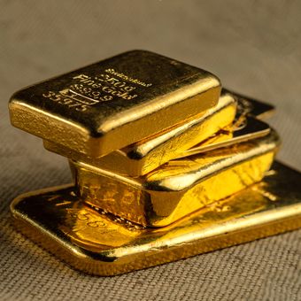 Ilustrasi emas batangan, logam mulia. Penyebab harga emas naik turun. Naik turunnya harga emas. Penyebab naik turun harga emas.