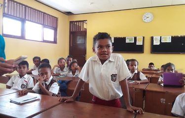 Caesar Archangel Hendrik Meo Tnunay alias Nono, saat bersama teman-temannya di SD Inpres Buraen 2, Kecamatan Amarasi Selatan, Kabupaten Kupang, Nusa Tenggara Timur (NTT) 