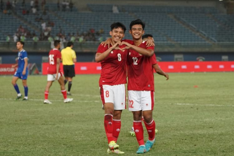 Seleberasi penyerang Tim nasional Indonesia Witan Sulaeman seusai membobol gawang Nepal pada pertandingan  Kualifikasi Piala Asia 2023 di Jaber Al-Ahmad International Stadium pada Rabu (15/6/2022) dini hari WIB.