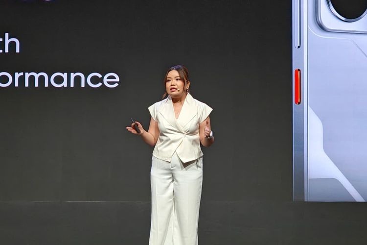Krisva Angniezca, Public Realtions Lead Realme Indonesia dalam acara peluncuran Realme 15 series yang digelar di Commune Space Chillax Sudirman, Karet Kuningan, Jakarta Selatan, Rabu (8/10/2025).
