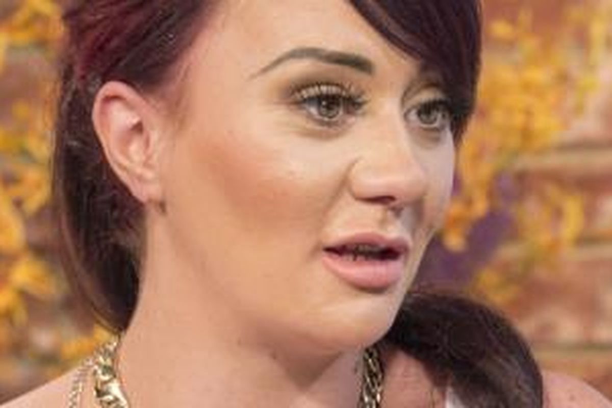 Josie Cunningham yang lebih rela menjual ASI dibandingkan diberikan untuk bayinya sendiri. 