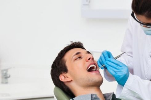 Ke Dokter Gigi Jangan Hanya Saat Sakit, Ini Bahayanya