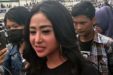 Dewi Perssik Kehilangan Semangat Kerja Setelah Ayahnya Meninggal