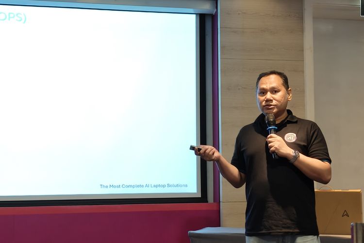 Head of Public Relations Asus Indonesia, Muhammad Firman dalam acara Media Sneak Peek untuk laptop Copilot Plus PC teranyar Asus di Tanah Air, Vivobook A14 pada Kamis (6/2/2025). 