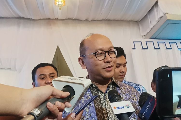 Ketua TKN Prabowo-Gibran Roslan Roeslani usai menghadiri acara open house di rumah dinas Airlangga Hartarto, di kawasan Widya Chandra, Jakarta Selatan, Kamis (11/4/2024).