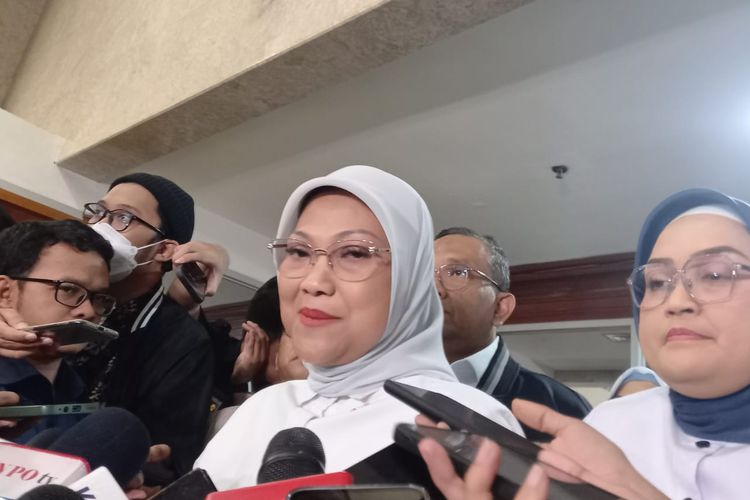 Menteri Ketenagakerjaan (Menaker) Ida Fauziyah di Kompleks Parlemen, Senayan, Jakarta, Selasa (26/3/2024).