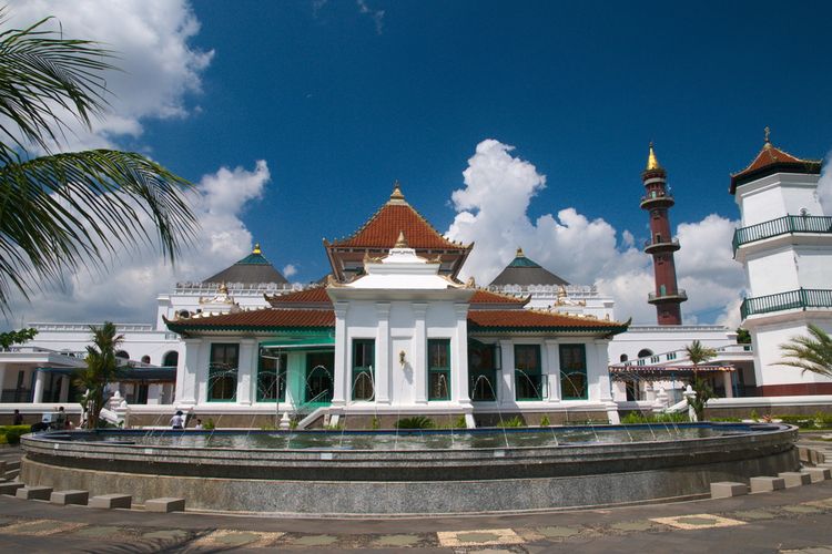 Masjid Agung Palembang. Salah satu tempat ngabuburit di Palembang.