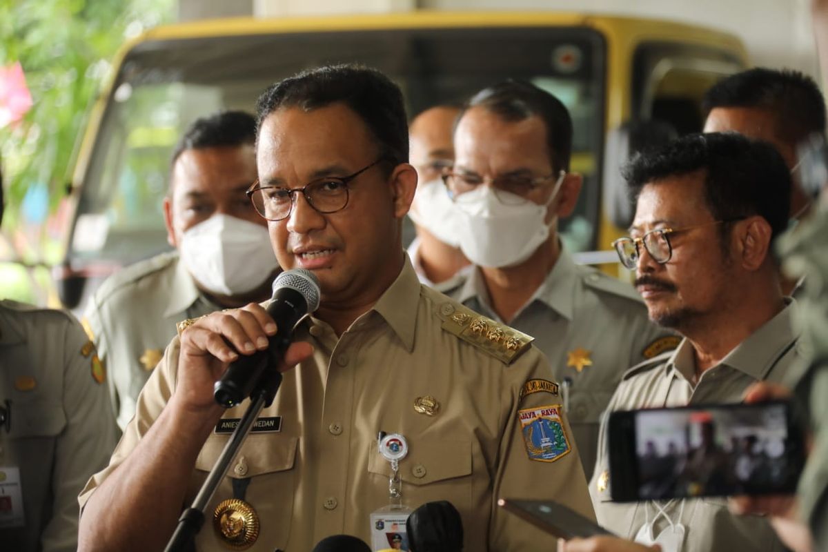 Gubernur DKI Jakarta Anies Baswedan dalam kegiatan Launching Dukungan Kementerian Pertanian dalam Penyediaan Ternak Kurban dan Pangan Strategis Bagi Wilayah DKI Jakarta, Senin (4/7/2022).