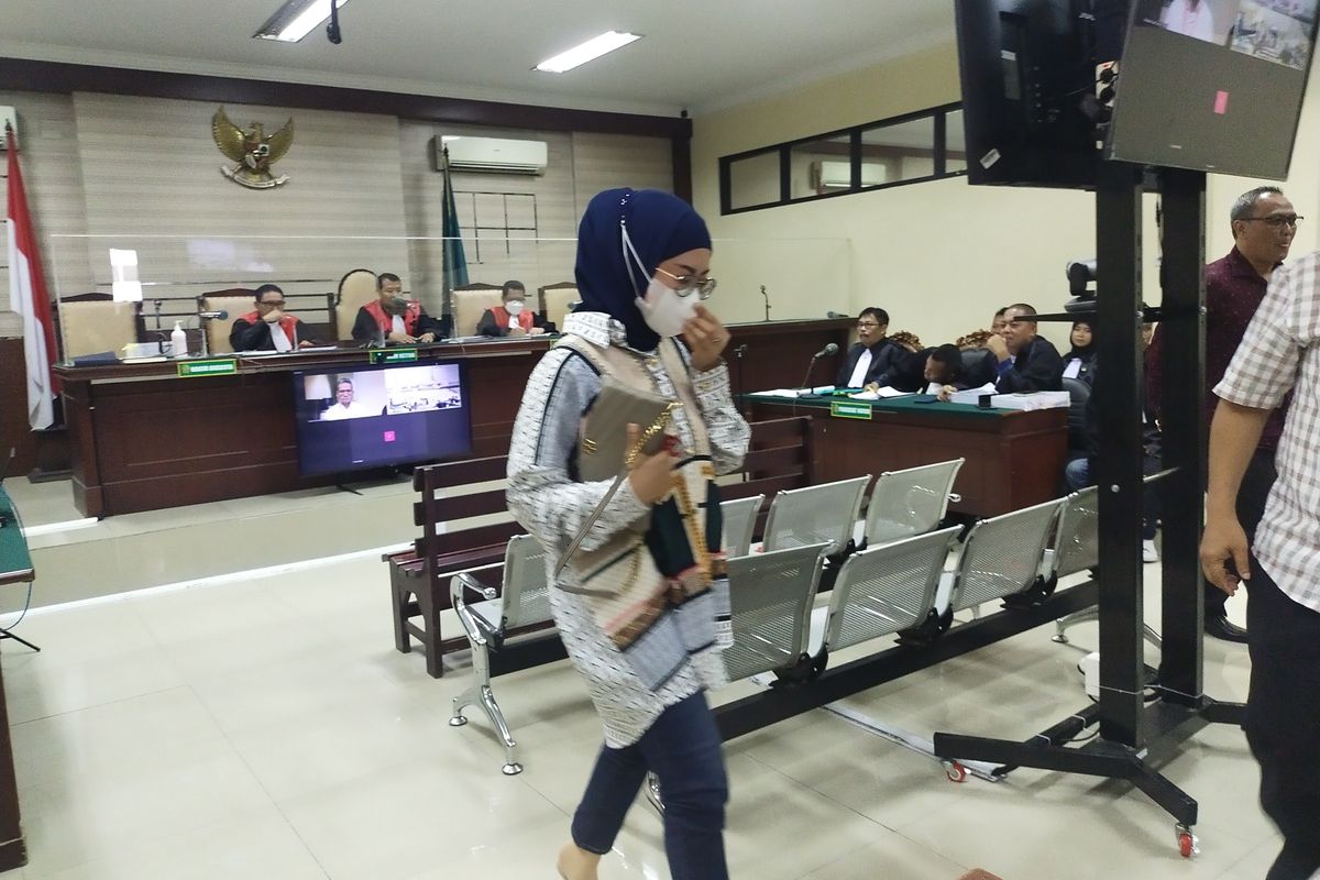 Diana Kusniawati Selaku Kontraktor dihadirkan sebagai Saksi yang diperiksa dalam persidangan terdakwa RALAI kasus jual beli jabatan dan suap fee proyek di Bangkalan