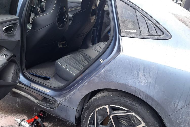 BYD Seal terbakar di Palmerah, Jakarta Barat