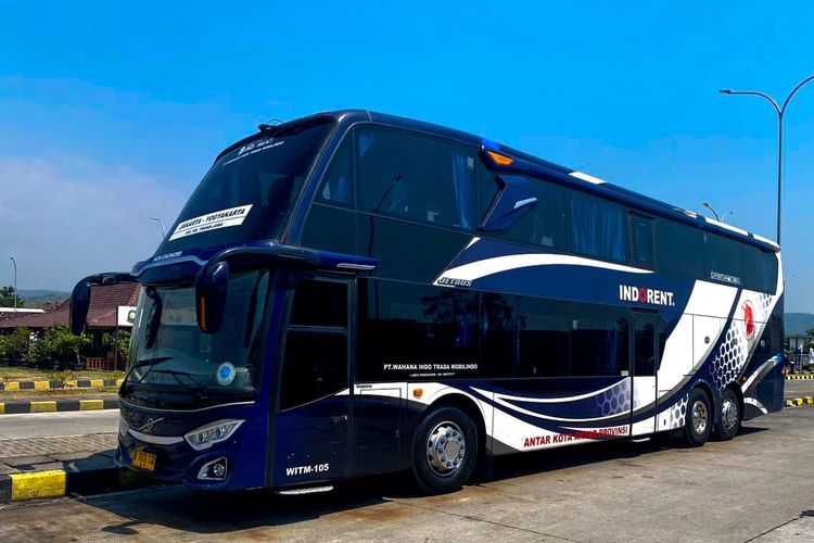 Bus Unicorn Indorent sedang parkir di rest area