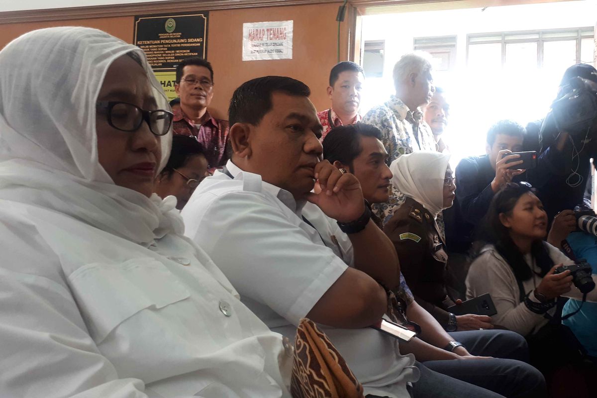 Nanik S. Deyang (baju putih) di Pengadilan Negeri Jakarta Selatan untuk menghadiri sidang keenam Ratna Sarumpaet pada Selasa (2/4/2019).