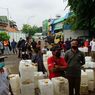 ID Food Salurkan 12 Ton Minyak Goreng Curah ke Pedagang Pasar Kramat Jati