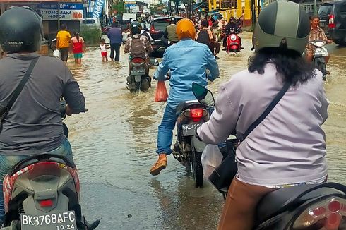 Banjir Rendam Kota Medan, Sejumlah Warga Diungsikan