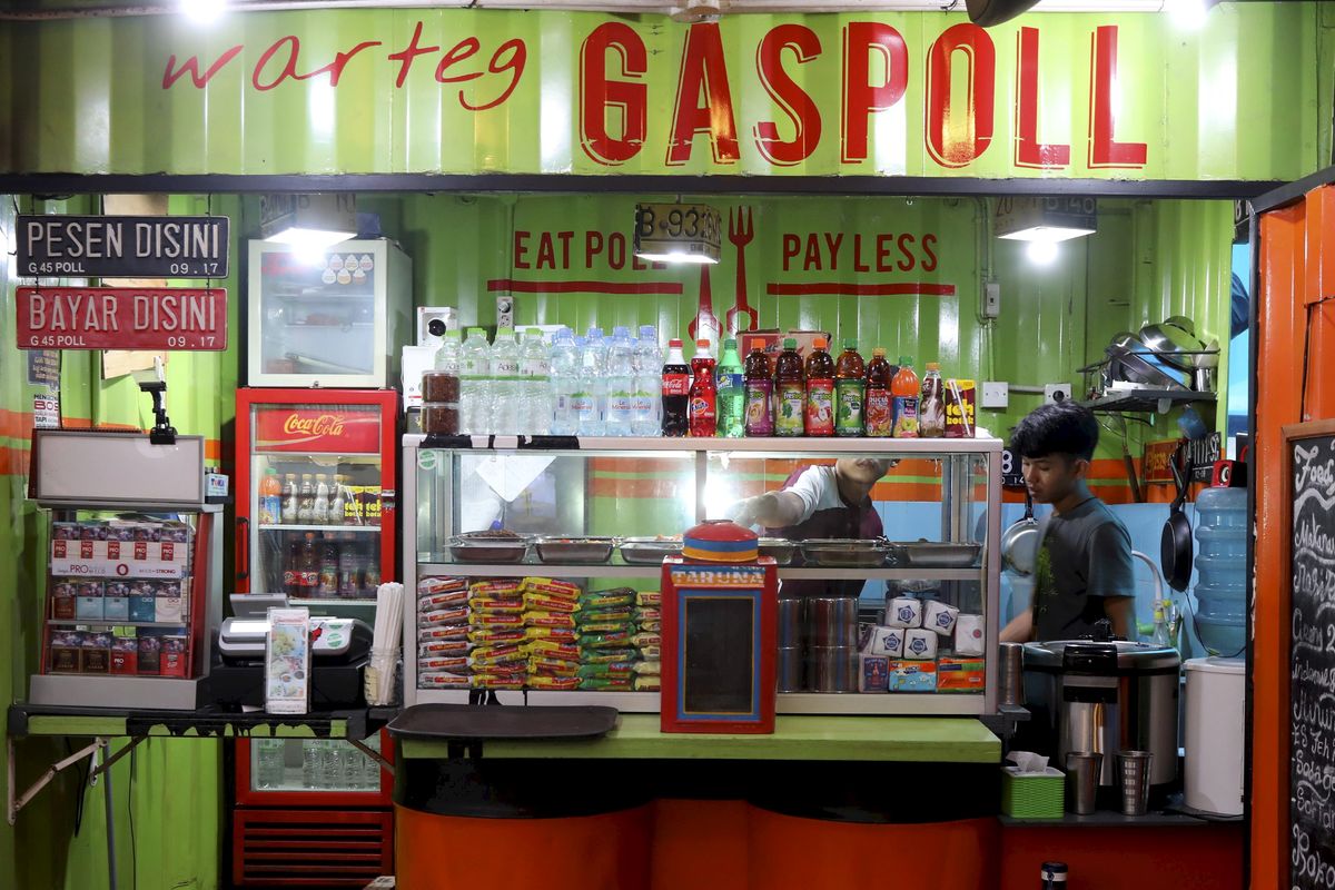 Variasi outlet penjaja makanan dari kontainer di wisata kuliner Southbox Prapanca, Jakarta.  Foto diambil 22/2/2017.