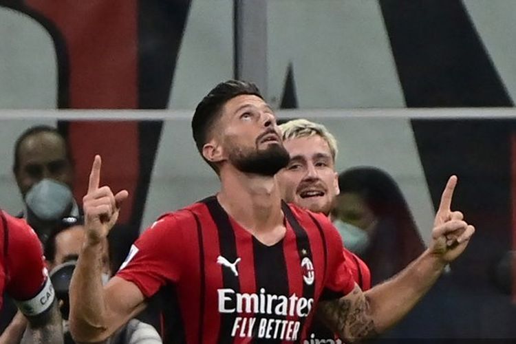 Striker AC Milan Olivier Giroud berselebrasi usai mencetak gol ke gawang Cagliari dalam laga pekan kedua Liga Italia 2021-2022 di Stadion San Siro, Senin (30/8/2021) dini hari WIB. 