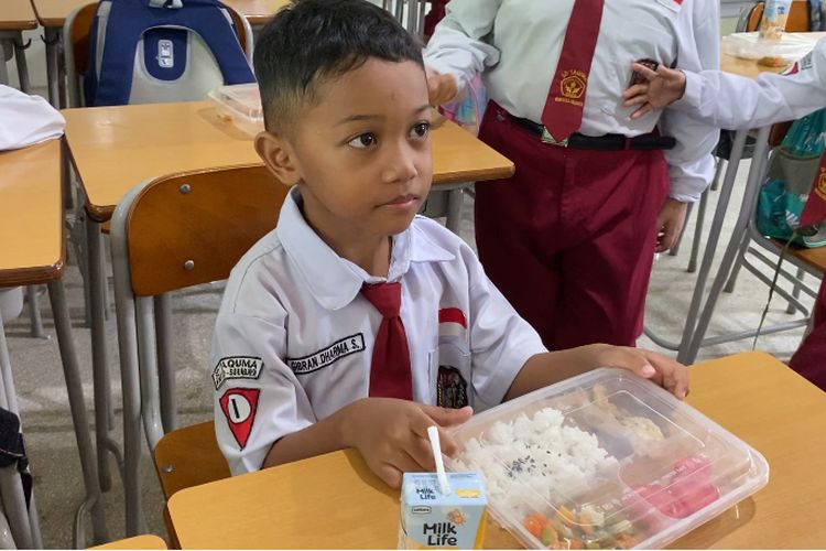 Makan Bergizi Gratis di SD Taquma Surabaya, Siswa Tak Suka Sayur hingga Porsi Kurang
