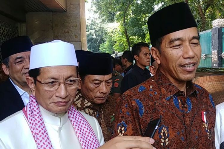 Presiden Joko Widodo usai shalat Jumat di Masjid Istiqlal, Jakarta, Jumat (2/3/2018).