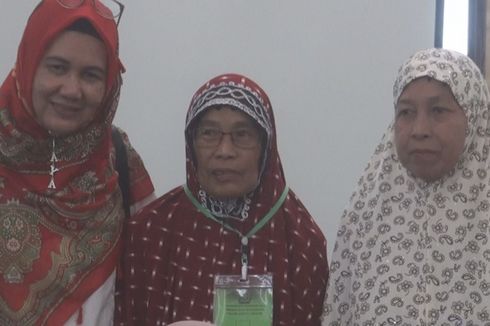 30 Tahun Menabung Upah Memijat, Nenek Damiati Berangkat Haji